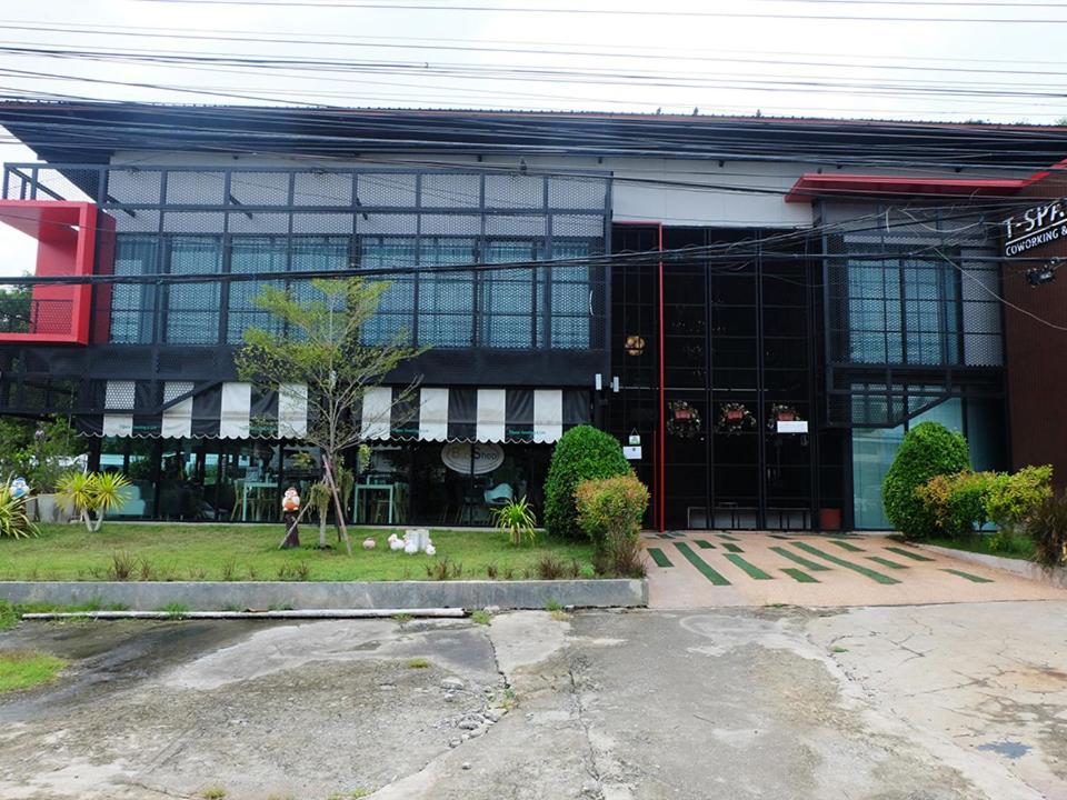 Grand Hill Resort And Spa Nakhon Sawan Esterno foto
