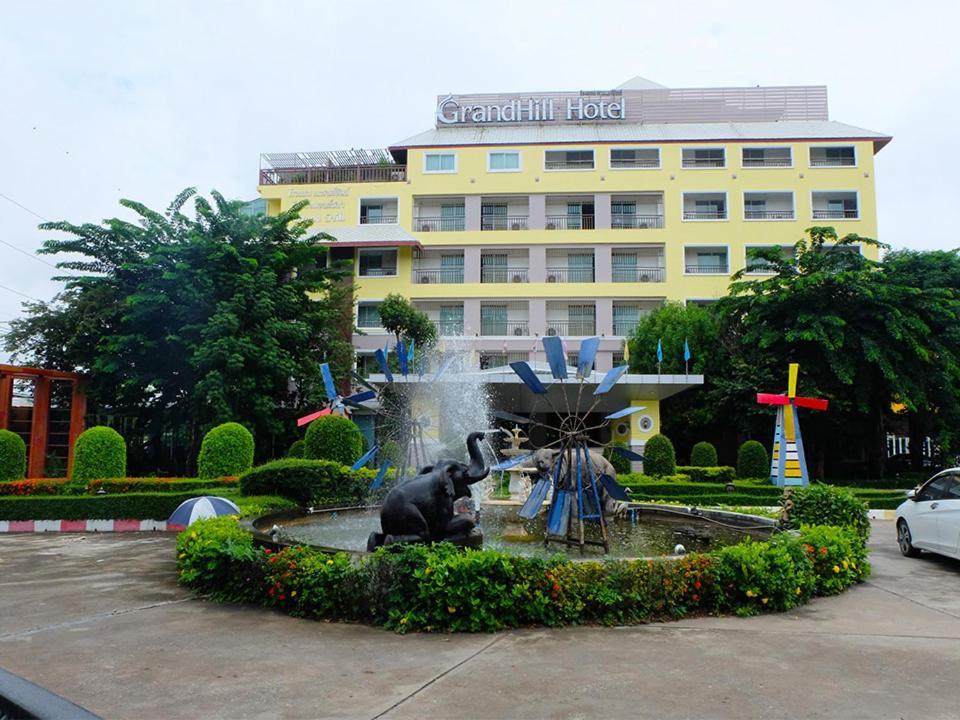 Grand Hill Resort And Spa Nakhon Sawan Esterno foto